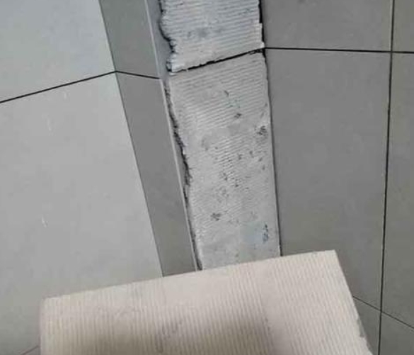 比如瓷砖空鼓维修公司分享下厨房瓷砖脱落的补救措施。